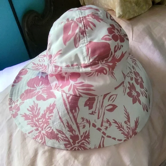 NWT Pink And White Floral Bucket Hat - Picture 7 of 9